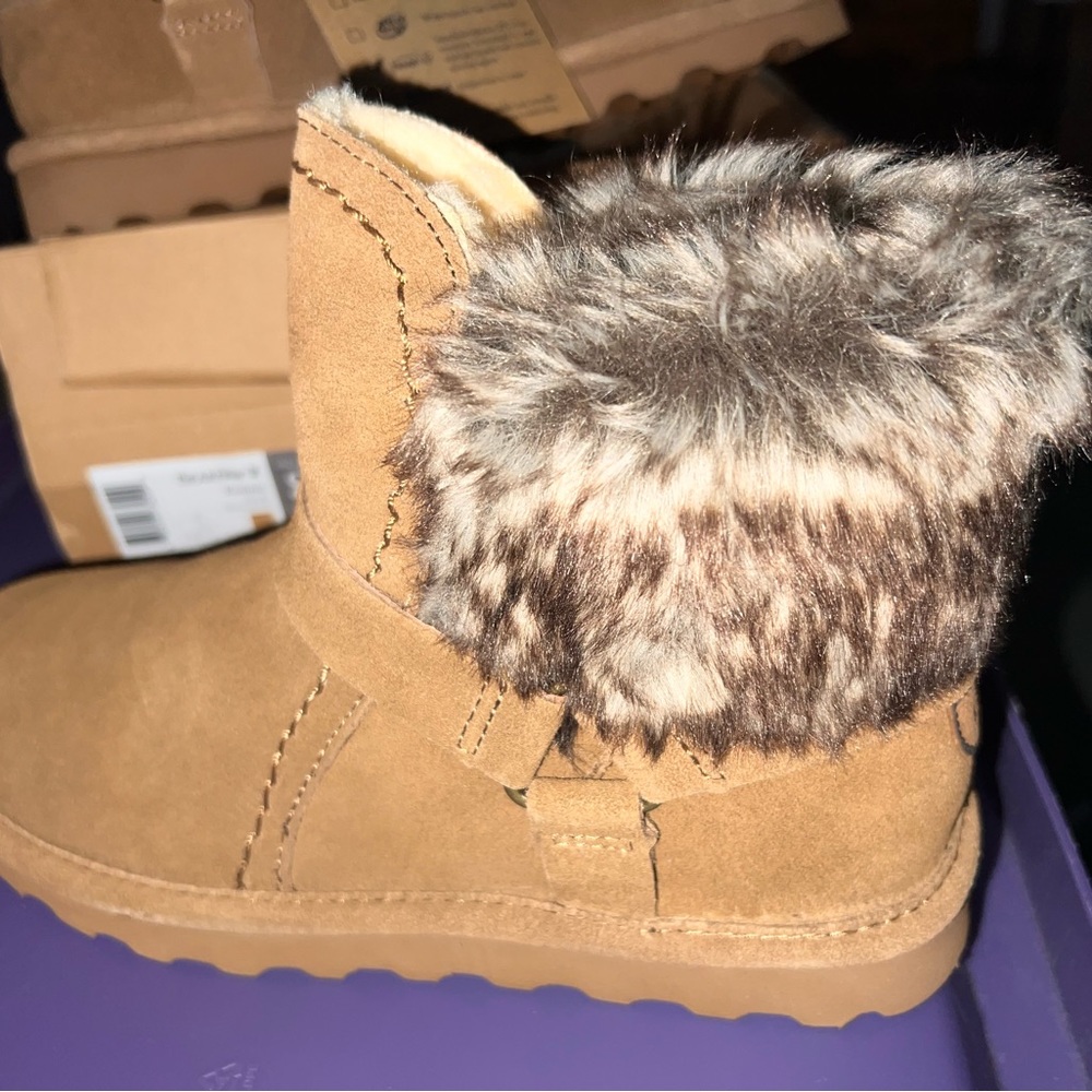 womens Bearpaw boots size 8 new with tags and box